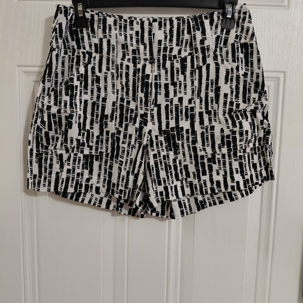 Apt. 9 Black and White Patterned Women's Shorts